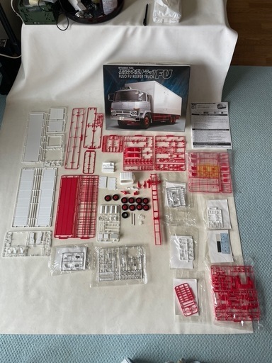 アオシマ文化教材社 ふそう 大型トラック FU 1/32 ヘビーフレイト シリーズ No.7 ふそう FU113S 冷凍車 三菱ふそう 作りかけ