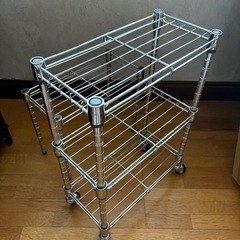キャスター付きスチールラックの画像