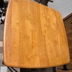ダイニングテーブルの画像