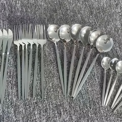 新品　未使用　カトラリーセット　箱付　２４本セット　フォーク　ナイフ　スプーン　ティースプーン　６本×4セットの画像