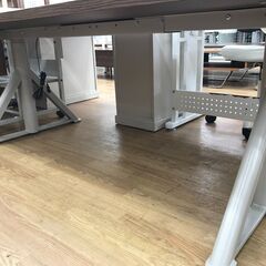 ★リユースのサカイ春日部店★KJ11333 IKEA 電動昇降デスク ブラウン H62～×W160×D80 クリーニング済みの画像