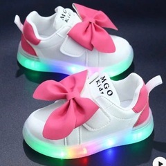 【美品・新品未使用】17.5cm歩くたび光り輝く！女の子リボンスニーカーの画像