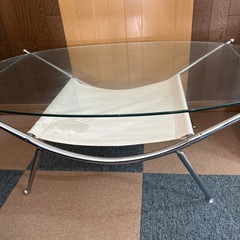 ガラステーブルの画像