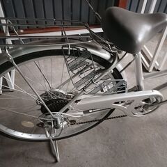 26インチ SHIMANO変速機付き 自転車 ママチャリの画像