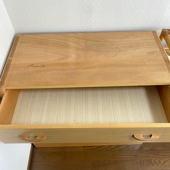 シンプルなタンスの画像