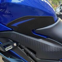 ヤマハ YZF-R3/YZF-R25 タンク保護 の画像