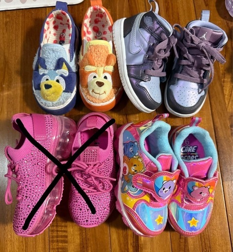 女の子　サンダル、スニーカー