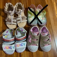 女の子　サンダル、スニーカーの画像