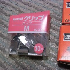 ガチャ玉クリップ ガチャック UNI CLIP（針不使用で書類を綴じられる道具）まとめて お譲りします。＊石川県＊美川より＊期間限定の画像