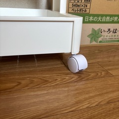 キャスター付きワゴン　白　オムツストッカー　収納　カートの画像