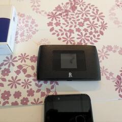 携帯4台モバイルワイハイ1台の画像