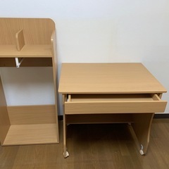 洋服掛け&棚とデスクセット（椅子なし、木製）の画像