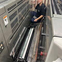 オフセット印刷機での印刷作業！月給30万円以上！未経験者大歓迎！1からていねいに教えます。の画像