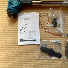 ✨訳あり✨ 充電式草刈り機 マキタ互換21Vバッテリー2個付きの画像