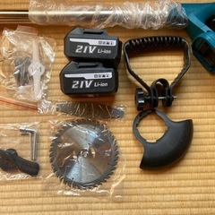 ✨訳あり✨ 充電式草刈り機 マキタ互換21Vバッテリー2個付きの画像