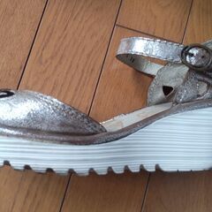 FLYLONDON厚底サンダル　24cmの画像