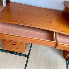 木製デスクの画像