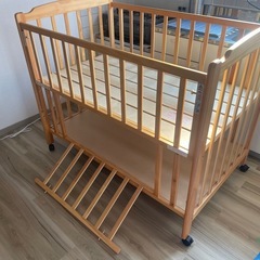 【状態良好】大和屋 ベビーベッド フローラ 標準サイズ 高さ調節可能 キャスター付の画像