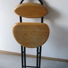 木製の折りたたみイスの画像