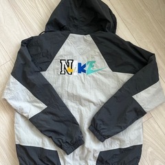 NIKEウインドブレーカーの画像
