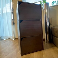 扉付きカラーボックスの画像