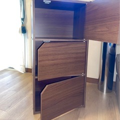 扉付きカラーボックスの画像