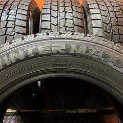 DUNLOP WINTER MAXX WM02 215/60R17 17インチ スタッドレス 4本 21年製 バリ溝 アルファード ヴェルファイア カムリ レクサスUX等 (KTO469)の画像