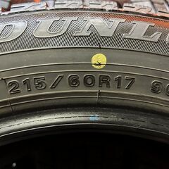 DUNLOP WINTER MAXX WM02 215/60R17 17インチ スタッドレス 4本 21年製 バリ溝 アルファード ヴェルファイア カムリ レクサスUX等 (KTO469)の画像
