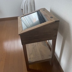 アンティーク風キャビネットの画像
