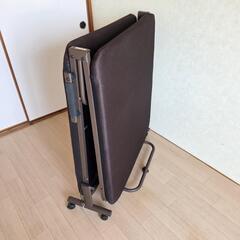 折りたたみベッドの画像