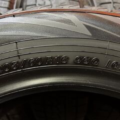 YOKOHAMA ice GUARD iG70 205/60R16 16インチ スタッドレス 4本 22年製 バリ溝 ステップワゴン ヴォクシー プリウスα レガシィB4 (KTO471)の画像
