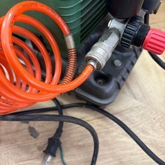 0494 makita マキタ エアコンプレッサ MAC600 オイルレス ガン付の画像