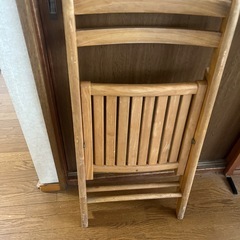 木製折り畳み椅子の画像