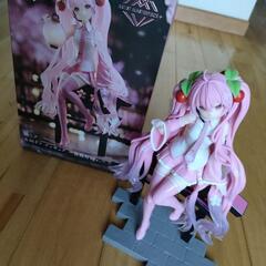 初音ミク　桜ミク　ピンク　可愛い　サクランボ　桜　箱凹みあり汚れあり　提灯ありますがはじめから上手く持たせられませんでした　提灯電気つきません　の画像