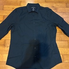 バンヒューゼンとH&M メンズシャツの画像
