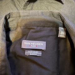 バンヒューゼンとH&M メンズシャツの画像