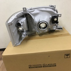 トヨタ  ハイエース200系左ライト❗️の画像