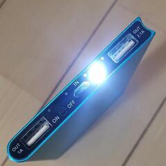 ♪モバイル・バッテリー/12000mAh/2台充電/LEDライト付♪の画像