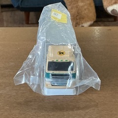 かっこいいミニカー🚛 クロネコヤマトのトラック模型 ヤマト運輸のミニカー 宅急便 大型トラック 10t車 新品✨ グレー 肌色 緑の画像