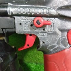 MAX HV-R32G1 高圧釘打ち機【市川行徳店】【店頭取引限定】【中古】管理番号：ITJCYWT5EHXCの画像
