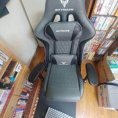 ゲーミングチェア GXTRACE グレー オットマン付きの画像
