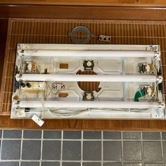 蛍光灯3本の天井用照明器具 の画像