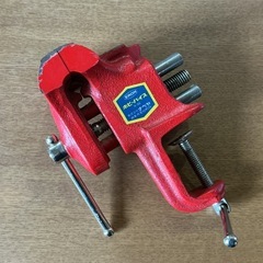 ホビーバイス(ベンチバイス)🗜️ ERON ナベヤ E-121 N-30 口の巾75mm 口の開き57mm 口の深さ38mm 重量1.7㎏  1台で3台分の働き❗️ 赤の画像
