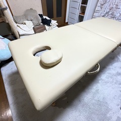 施術ベッドの画像