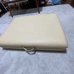 施術ベッドの画像