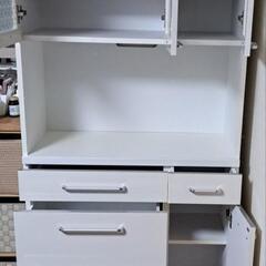 キッチンボード 食器棚の画像