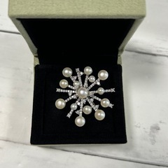 ❤️新品未使用❤️ブローチ パール パーティー 結婚式 オシャレ アクセサリーの画像