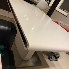 ダイニングテーブルの画像