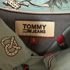 TOMMY JEANS シャツの画像
