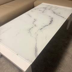 大理石風リビングテーブルの画像